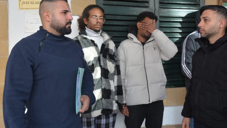 Lefkoşa’da meydana gelen uyuşturucu alma, verme ve tasarrufu suçlarından tutuklanan Mogtaba Salih Muhammedali veAhmed Mahmod Ahmed mahkemeye çıkarıldı.