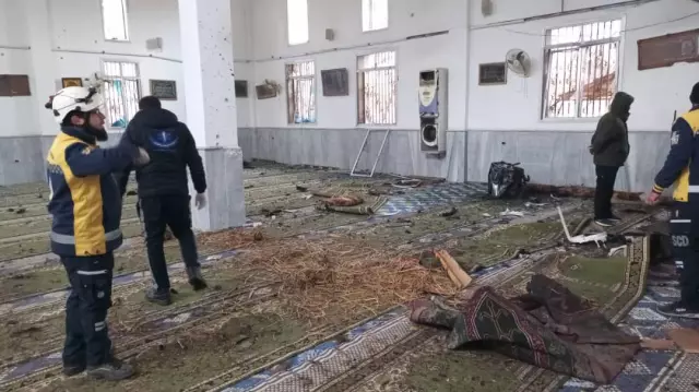 Suriye’de bir camide patlama! Çok sayıda ölü ve yaralı var