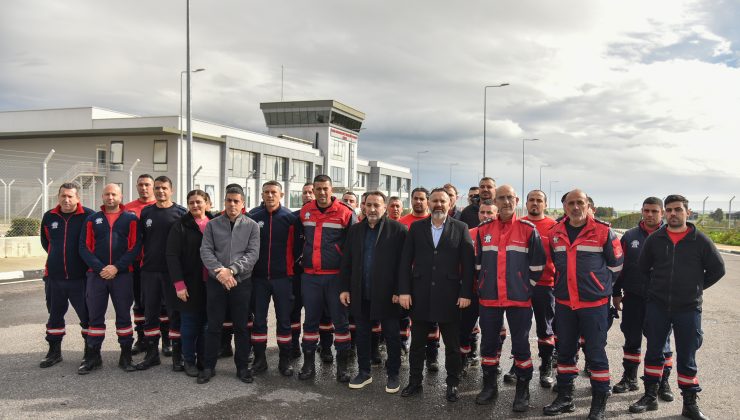 KTAMS ve KAMUSEN Ercan Havaalanı İtfaiye Birimi önünde açıklama yaptı