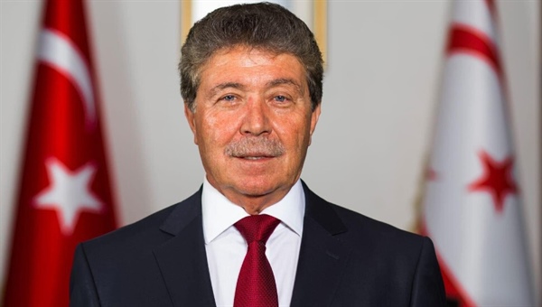 Üstel: “Denktaş, milletine yön veren müstesna bir devlet adamı olarak tarihteki yerini aldı”