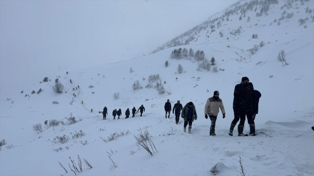 Artvin’de çığ altında kalan çobanı arama çalışmalarına ara verildi