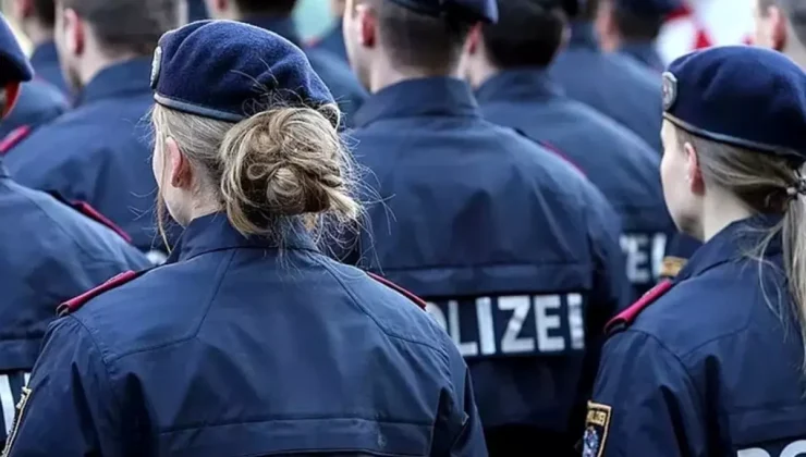 Avusturya polisinde çıplak fotoğraf skandalı