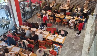 Tanyel’s Smile Vakfı, onkoloji servisindeki çocuklar için pizza partisi düzenledi