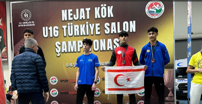 Hala Sultan İlahiyat Koleji öğrencisi Erol Efe Bilmez 200 metrede Türkiye üçüncüsü oldu