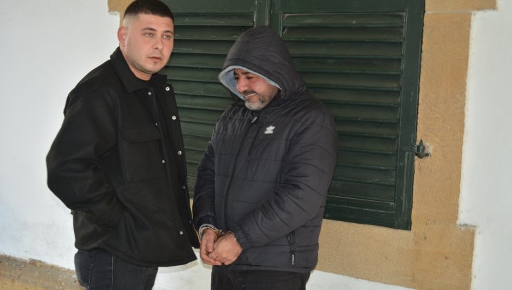 Lefkoşa’da Uluhan Oto Galeri’de meydana gelen “kurşunlama” olayı ile ilgili olarak bir kişi daha tutuklandı. Suçla bağlantılı tutuklanan Mehmet Ali Bekiş mahkemeye çıkarıldı. 