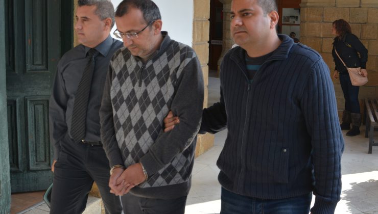 Kamu görevlileri tarafından sirkat, senet ve kayıtlara kasti hasar, vergi amaçlı kullanılan pulları hile ile çıkarmak ve tasarruf etmek” suçlarından yargılanan emekli memur Murat Tekman hakkındaki dava karara bağlandı
