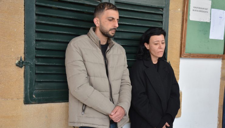 Lefkoşa’da meydana gelen uyuşturucu madde ithal ve tasarrufu suçlarından tutuklanan Burak Samir Kün ile kız arkadaşı Duygu Ay yeniden mahkemeye çıkarıldı.