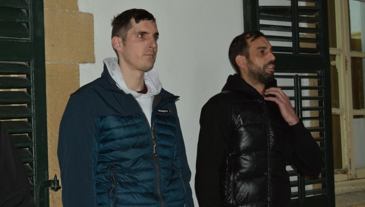 Ercan Havalimanı’nda meydana gelen “izinsiz ihracat yapmak” suçundan tutuklanan Rolands Vasılevskıs ve Mohammed Jehangaz Khan mahkemeye çıkarıldı.