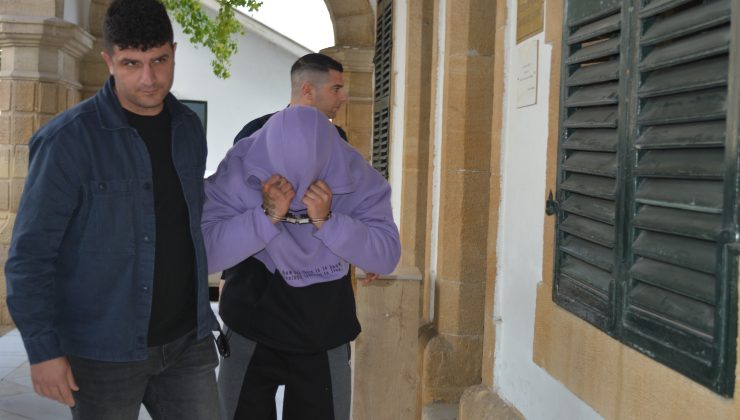 Trafik kurallarını ihlal ettiği gerekçesiyle durdurulan, yapılan uyuşturucu testi pozitif çıkan Barış Hüseyin Polattemir mahkemeye çıkarıldı.