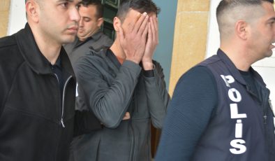 Lefkoşa’da meydana gelen “Verilen Vize İzni Hilafına Aykırı Hareket” suçundan tutuklanan Mustafa Tarhan yeniden mahkemeye çıkarıldı.