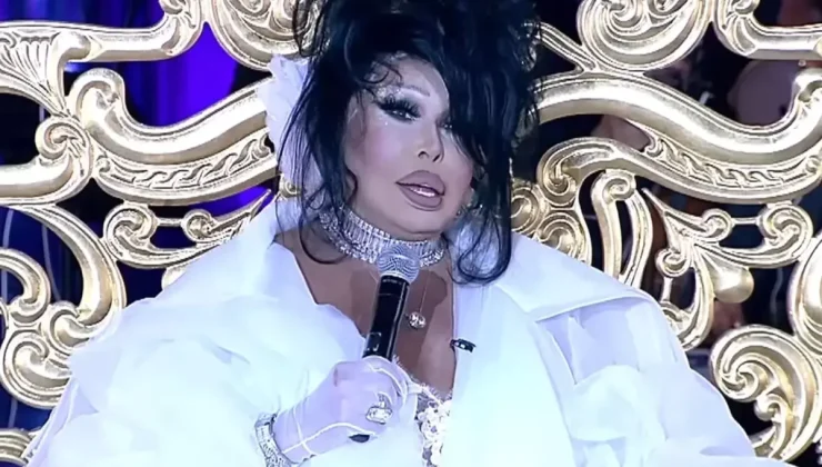 Diva Bülent Ersoy, iftar davetine katıldığı elbiseyle dikkat çekti