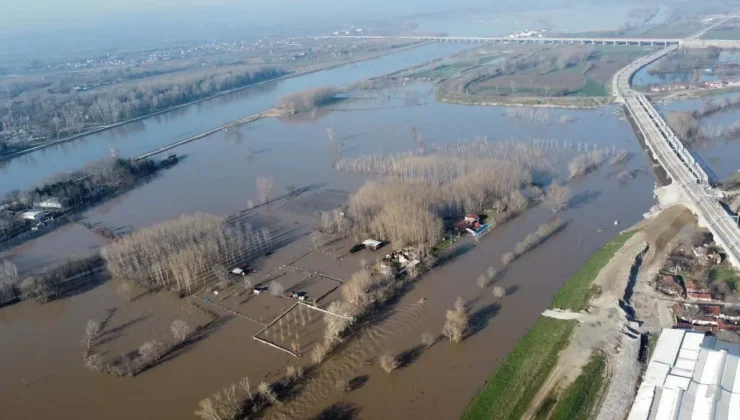 İki ilde kırmızı alarm! Tahliyeler başladı, yollar kapandı