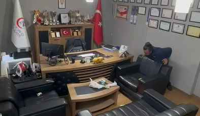 Sağlık çalışanı, kendi kendine yaptığı Heimlich manevrası ile hayata tutundu: O anlar kamerada