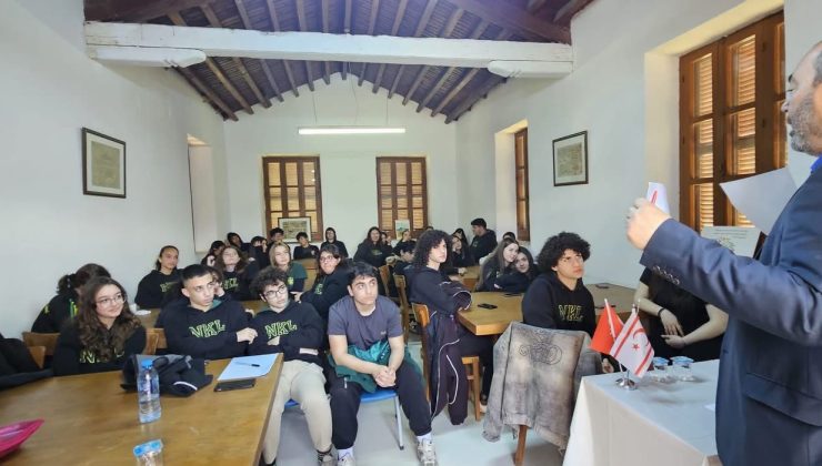 Gazeteci-yazar Başaran Düzgün, Namık Kemal Lisesi öğrencileri ile bir araya geldi