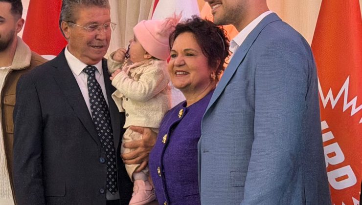 Başbakan Üstel, bayram tebriği kabul etti