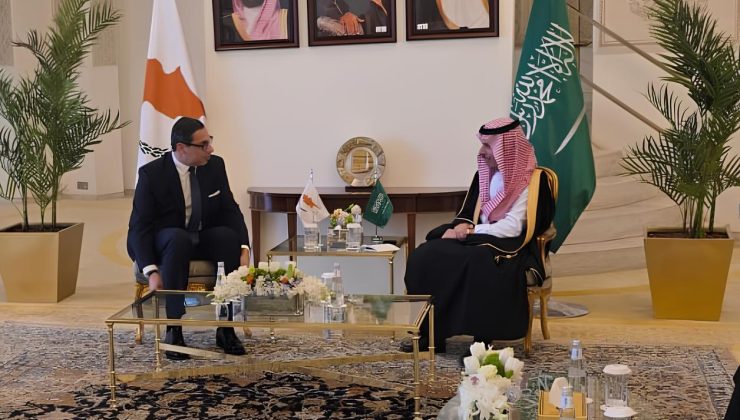 Suudi Arabistan ve GKRY dışişleri bakanları Riyad’da bir araya geldi