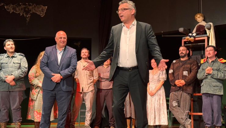 Kıbrıs Türk Devlet Tiyatroları “Kafkas Tebeşir Dairesi” oyununu sahneledi