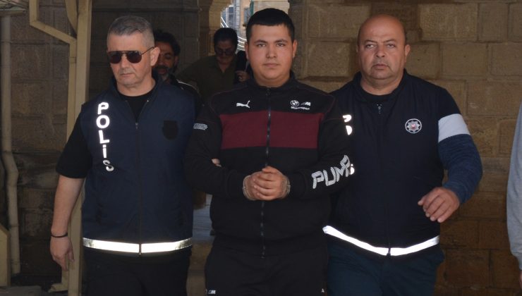 kanunsuz bıçak taşıma suçlarından yargılanan Ahmet Şadi Akdönül 6 yıl hapse mahkum edildi.