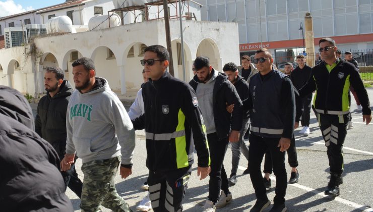 Güzelyurt’ta iki gurup arasında çıkan kavganın ardından tutuklanan 11 kişi mahkemeye çıkarıldı.