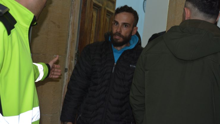 Lefkoşa’da meydana gelen uyuşturucu madde alma ve tasarrufu suçlarından tutuklanan Yaşar Uğurşah ile Hasan Özkural mahkemeye çıkarıldı.
