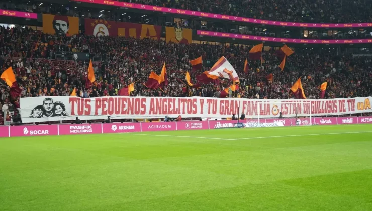Galatasaray taraftarından, Lucas Torreira için özel pankart