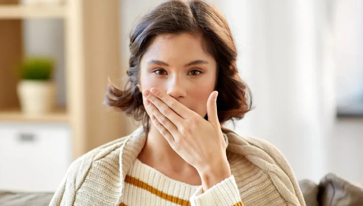 Geçmiyorsa dikkat! Ağız kokusunun sebebi bademcik taşları olabilir