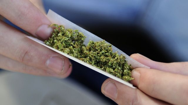 Posta yoluyla 872,9 gram hintkeneviri türü uyuşturucu