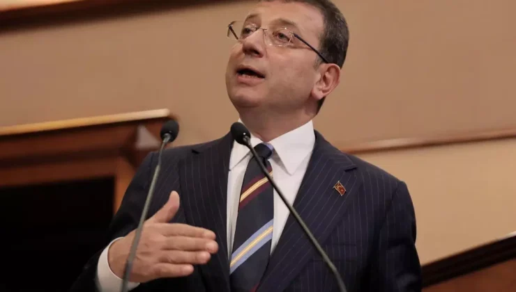 İmamoğlu’na mahkemede gizlice verilen not, duruşma salonunda unutuldu