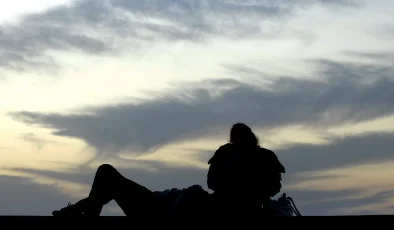 İki Hayatın Gölgesinde: Kadınlarda Çift Yaşam Trendi Artıyor.