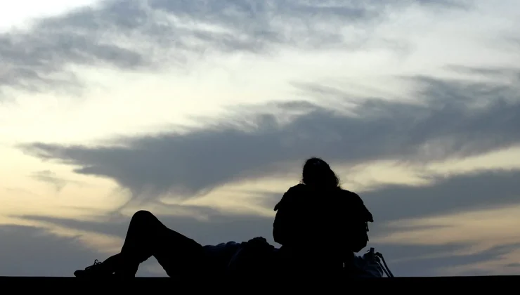 İki Hayatın Gölgesinde: Kadınlarda Çift Yaşam Trendi Artıyor.