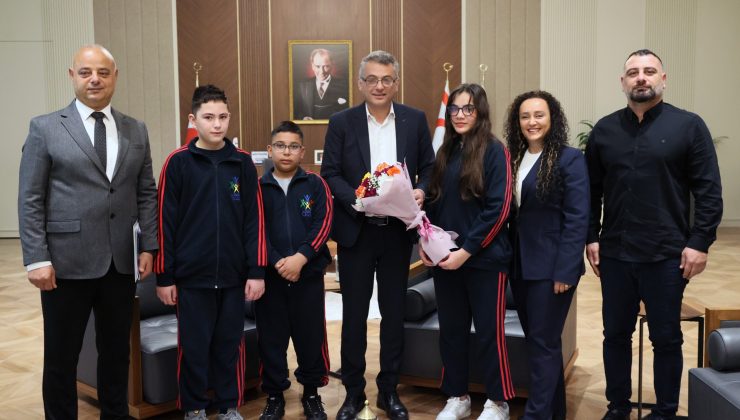 Cumhurbaşkanı Erhürman ÖZEV Özel Eğitim Vakfı heyetini kabul etti