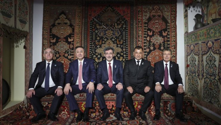 Türkiye Cumhurbaşkanı Yardımcısı Yılmaz ile Başbakan Üstel Azerbaycan Milli Halı Müzesi’ni ziyaret etti