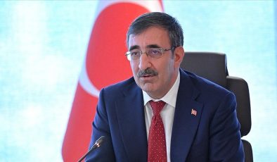 Yılmaz Kıbrıslı Türklere taş ve patlayıcı madde atılmasını kınadı