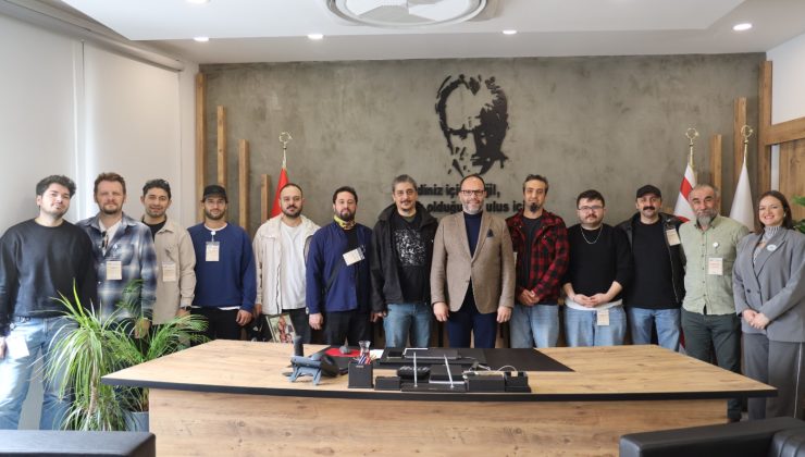 Denizli Büyükşehir Belediyesi Şehir Tiyatrosu ekibi, Başkan Sadıkoğlu’nu ziyaret etti