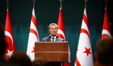 Başbakan Üstel: “Seçimler zamanı geldiğinde yapılacak…Gündem: üretim, projeler ve halkın korunması”