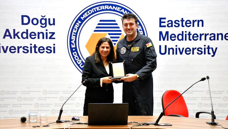 Hürkuş’un ilk test pilotu Özpala, DAÜ’de öğrencilerle bir araya geldi