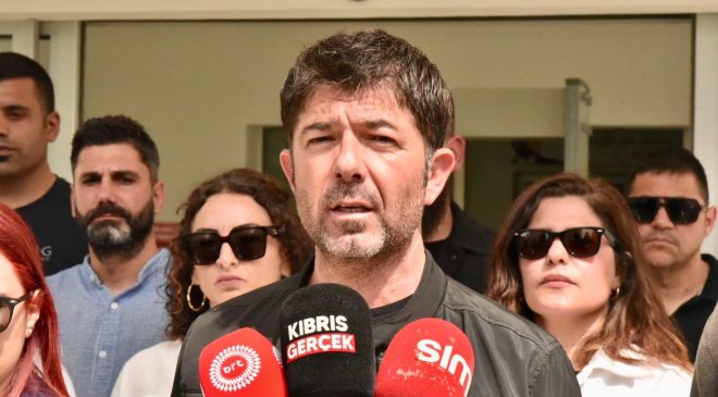 KTOEÖS, Lefkoşa Polis Müdürlüğü önünde basın açıklaması yaptı