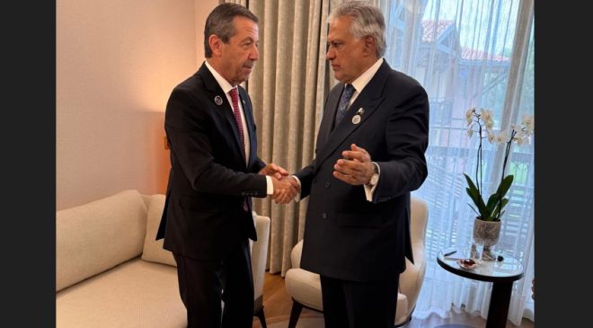 Dışişleri Bakanı Ertuğruloğlu, Pakistan Başbakan Yardımcısı ve Dışişleri Bakanı Ishaq Dar ile görüştü