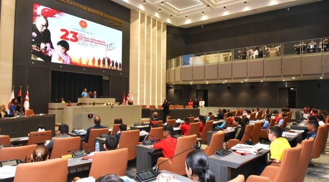 Genel Kurul koltuklarına bu kez çocuklar oturdu… Temsili Meclis, “Çocuk Hakları” gündemiyle toplandı