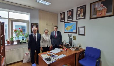 Atalar, Başkent Üniversitesi Kıbrıs Türk Tarihi Araştırmaları Merkezi Başkanı Belyemez’i ziyaret etti