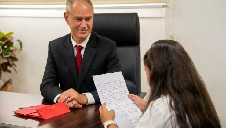 Sevgi Evi çocukları Çalışma ve Sosyal Güvenlik Bakanı Hasipoğlu’nu ziyaret etti