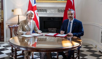 Türkiye ile İngiltere arasında “Stratejik Ortaklık Çerçeve Belgesi” imzalandı