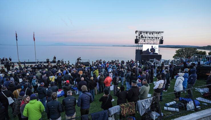 Anzak Koyu’nda geleneksel “Şafak Ayini” yapıldı