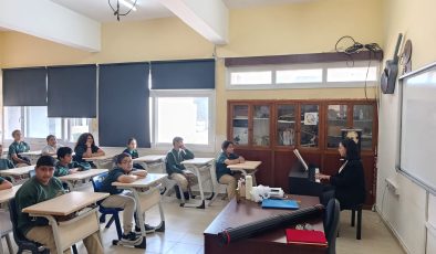 Okullara piyano ve perde bağışı…