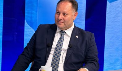 Öztürkler: “AB’nin çözüm çağrısı yaparken Türk tarafıyla görüşmekten kaçınması açık bir çelişkidir”