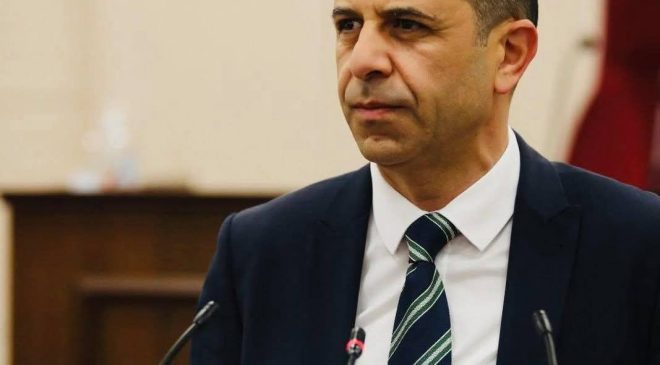 Özersay, Maliye Bakanlığı’ndan “Ercan’da kaçak cep telefonu” iddialarına yönelik açıklama talep etti