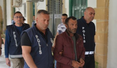 Eski eşini bahçe küreğiyle darp