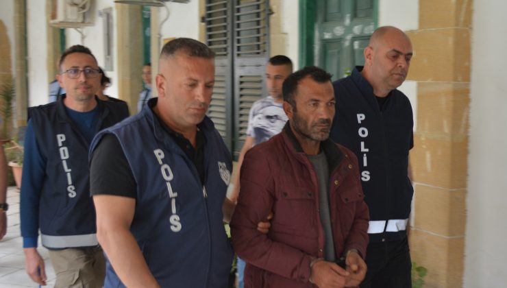 Eski eşini bahçe küreğiyle darp