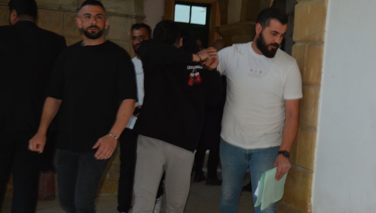 Lefkoşa’da meydana gelen “kanunsuz uyuşturucu madde tasarrufu” suçundan tutuklana 24 yaşındaki Mehmet Hayri İri yeniden mahkemeye çıkarıldı.