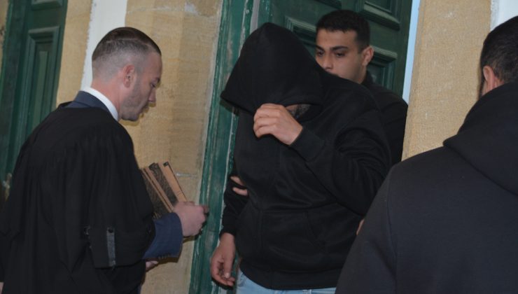 Gönyeli’de meydana gelen “Şiddet Tehdidi, Cinsel Taciz, Darp, Rahatsızlık ve Uygunsuz Tavrı Hareket” suçlarından tutuklanan Ufuk Murat Gezer mahkemeye çıkarıldı.